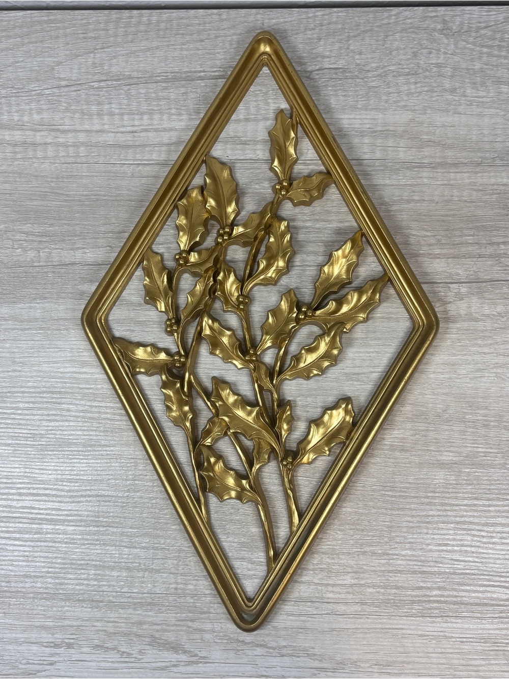 Vtg Syroco Inc Made In USA Mid Century Wall Diamond Plaque Winter Holly 60s